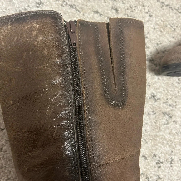Earth leather calls taupe boots size 8 excellent condition - Picture 9 of 14